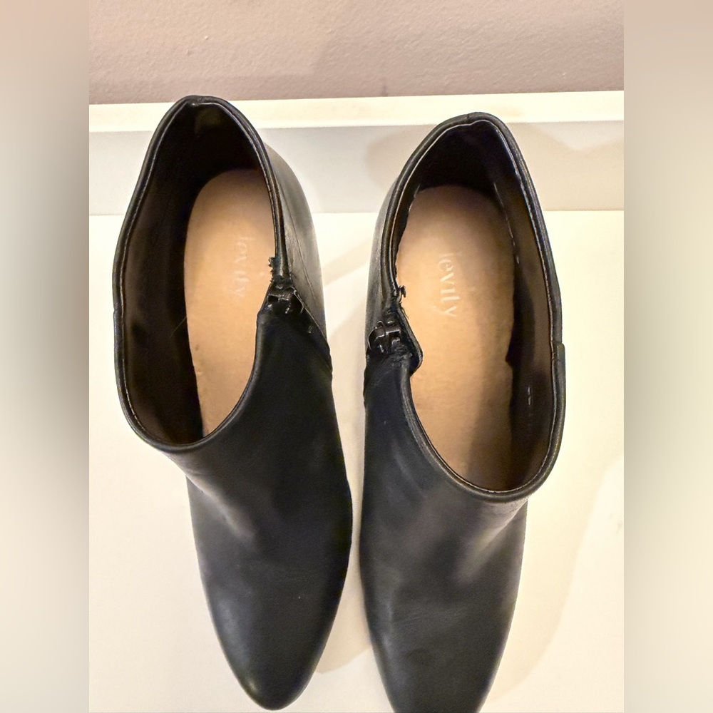 Levity Silver Black Leather Ankle Boots Stiletto Heel Pointed Toe Booties 8M - Picture 2 of 8